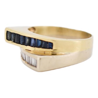 White and Yellow Gold Ring with Sapphires and Diamonds For Sale