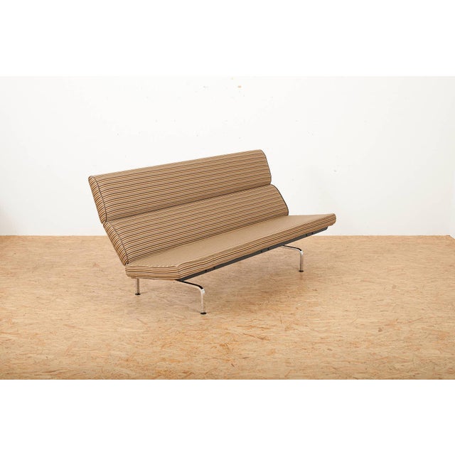 Chrome-Plated Metal Compact Sofa in Maharam Fabric by Ray and Charles Eames for Herman Miller, 1954 For Sale - Image 5 of 12