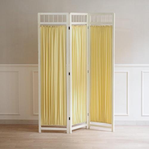 This original three-panel folding screen dates roughly to around 1900 and is one of the functional room dividers...