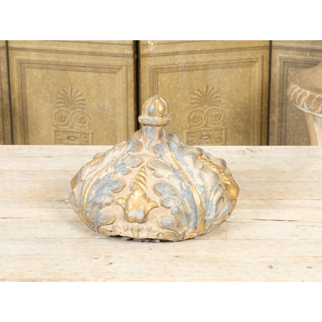 19th Century Italian Painted and Parcel Gilt Tôle Bed Corona with Foliage Motif and Finial For Sale In Atlanta - Image 6 of 10