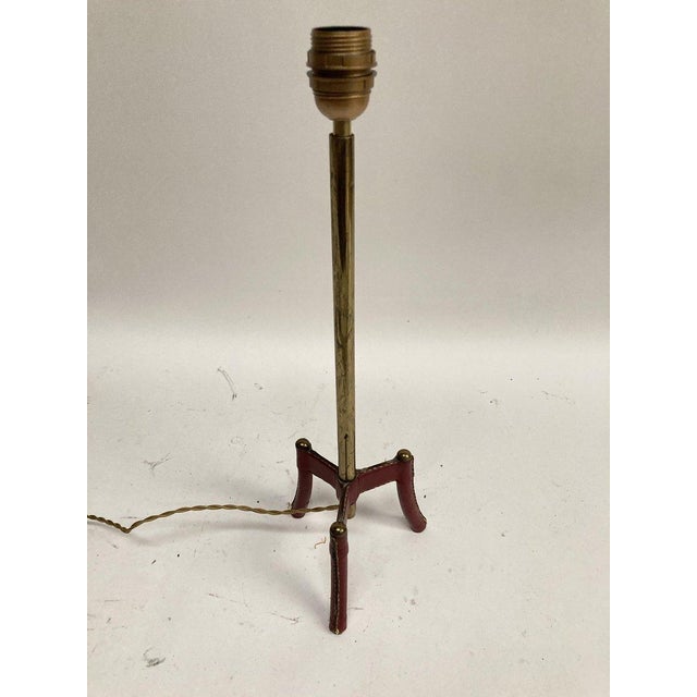 Mid-Century Modern 1950s Leather and Brass Table Lamp Designer: Jacques Adnet For Sale - Image 3 of 6