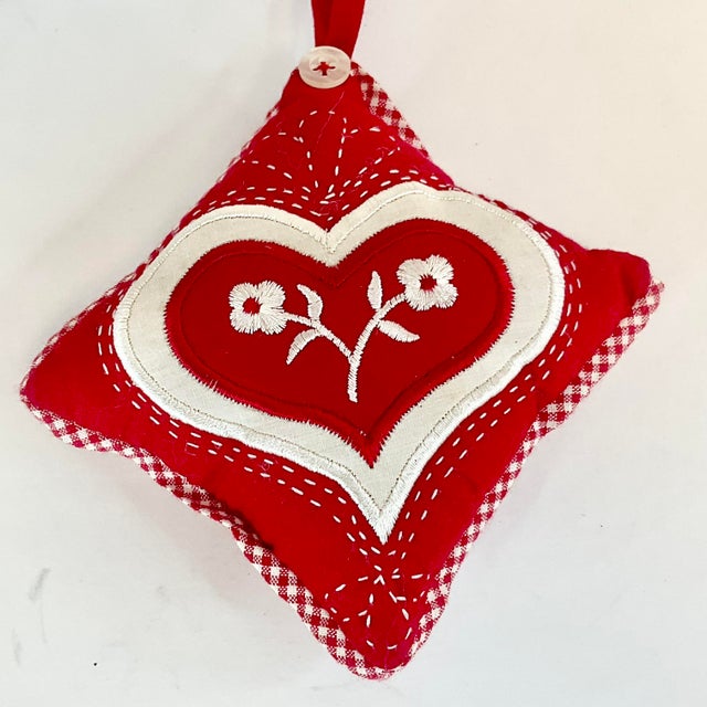 Vintage Gustavian Swedish Arts & Crafts Valentine Gingham Heart Door Knob Hanger For Sale - Image 4 of 9