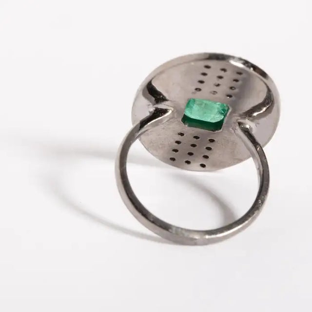 Art Deco 1990s Emerald, Diamond and White Enamel Cocktail Ring, Size 7.25 For Sale - Image 3 of 8