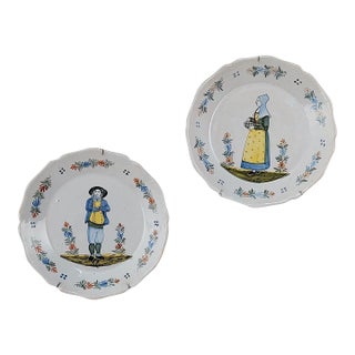 Pair of French Faïence Plates, 18th Century For Sale