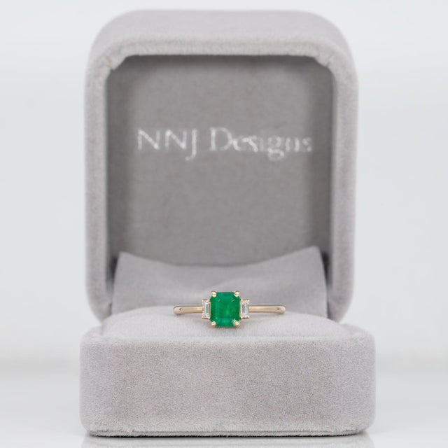 Modern Colombian Emerald Ring With Earth-Mined Diamond Accents: Solid 14k Gold, 6x5mm, Size 6.75 For Sale - Image 3 of 9