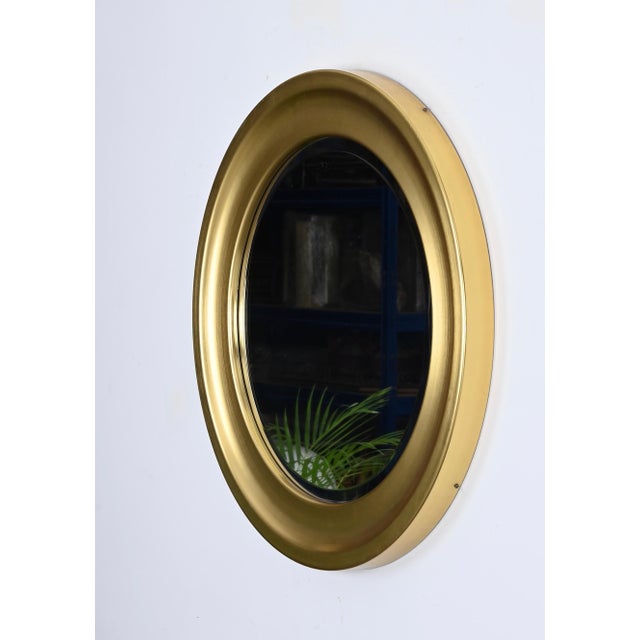 Mid-Century Golden Aluminum Round Mirror attributed to Sergio Mazza for Artemide, Italy, 1960s For Sale - Image 11 of 14