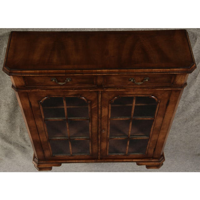 Small High Biedermeier Showcase in Walnut, 1850s For Sale - Image 14 of 18