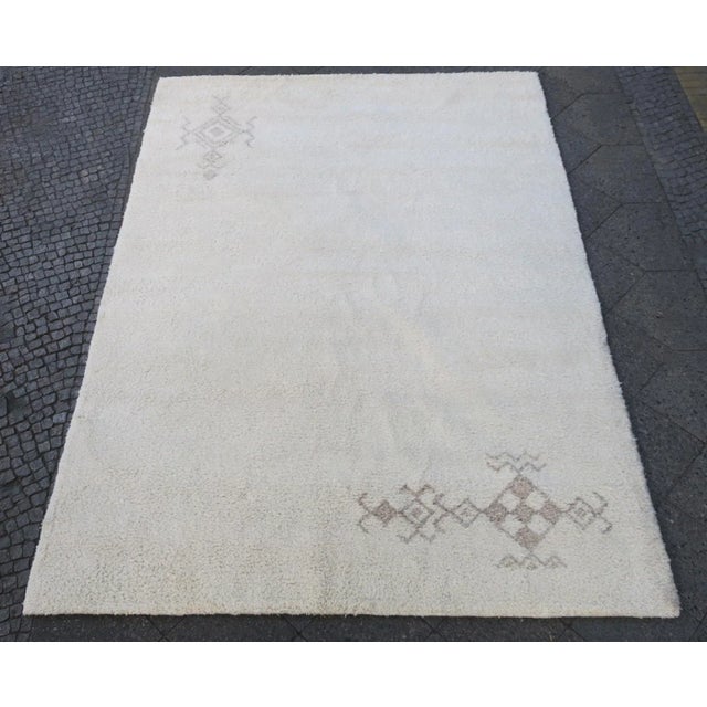 Textile Vintage Moroccan Wool Hand-Knotted Beni Ourain Rug For Sale - Image 7 of 7