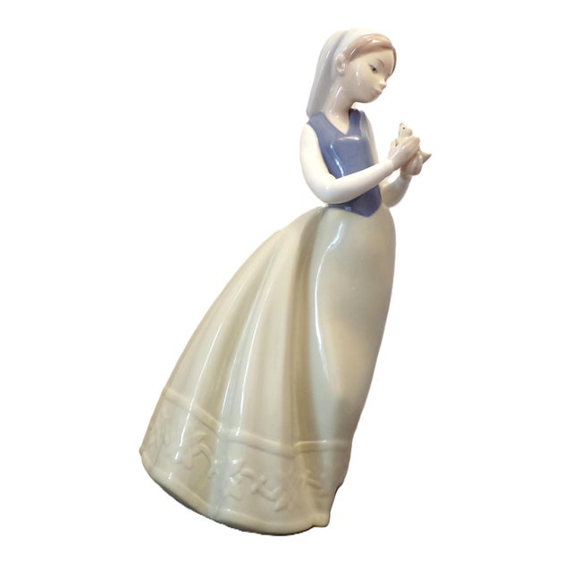 1990s 1990s Lladro Nao Large (11 Inch) Figurine, "Girl With Bird", or "Feathered Friend", #1264 For Sale - Image 5 of 7
