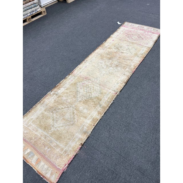 1940s 1940s Vintage Kurdish Hand-Knotted Bohemian Herki Runner Rug For Sale - Image 5 of 6