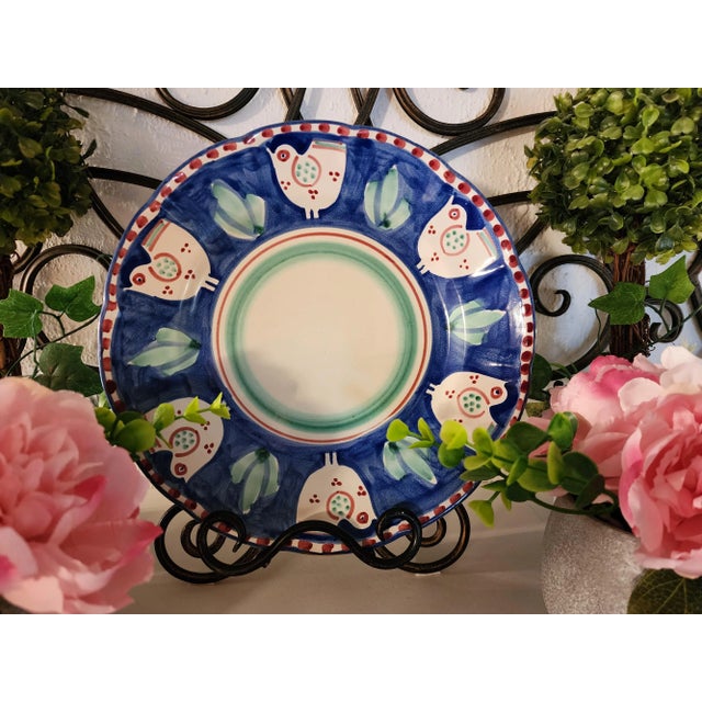 VIETRI Vintage Italian Vietri Solimene Hand Painted Bird Dinner Plate For Sale - Image 4 of 7