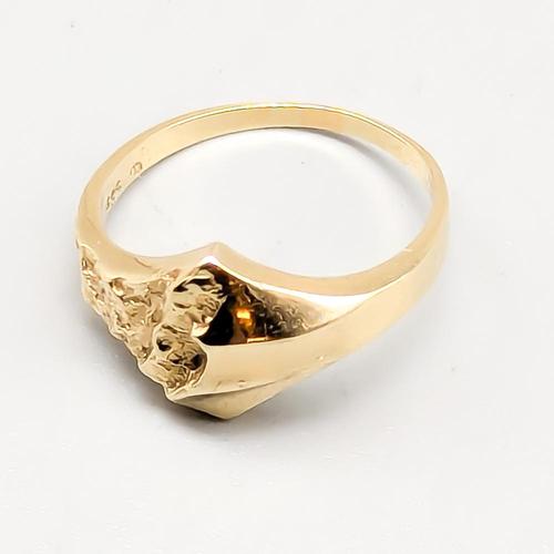 Ring, Gold, 14K, 2.61g, Size: 16.5mm, Good condition. This piece has an attribution mark, I am sure that it is completely...