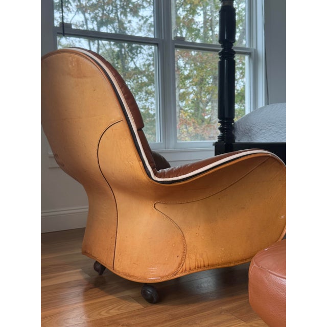 Vico Magistretti 1990s Lousiana Leather Lounge Chair With Ottoman by Vico Magistretti for De Padova For Sale - Image 4 of 9