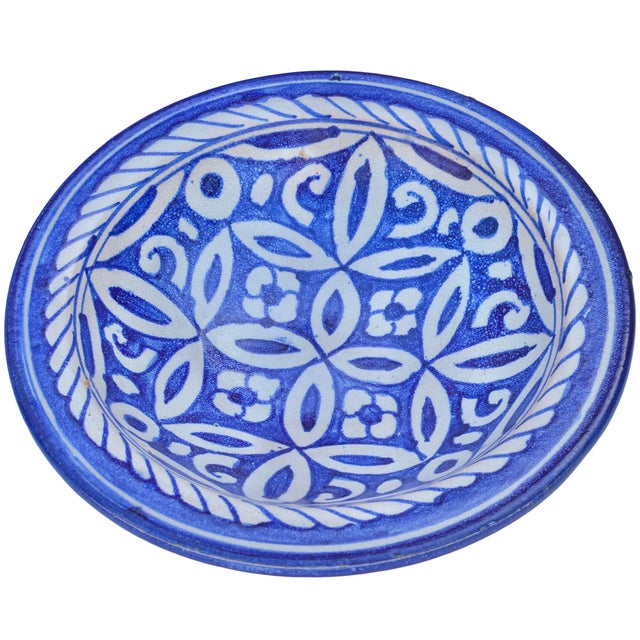 Moroccan Mid 20th Century Handmade Blue Moorish-Patterned Ceramic-Art Decorative Plate For Sale - Image 3 of 9