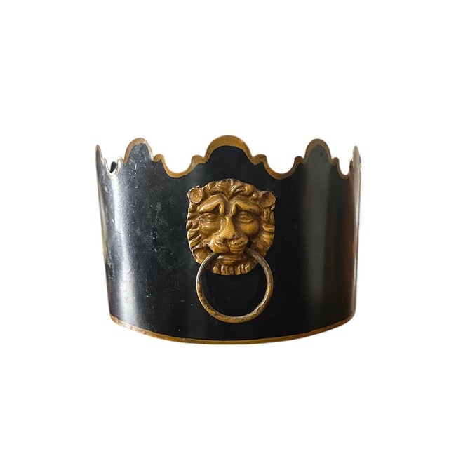Mid 20th Century Vintage Large Italian Black & Gilt Monteith Style Tole Scalloped Cache Pot / Jardinere / Planter With English Regency Pastoral Scenes For Sale - Image 5 of 8