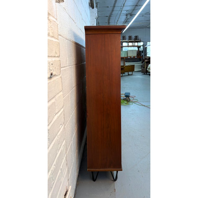 Young Manufacturing Mid 20th Century Modern Display Cabinet by Young Manufacturing Company For Sale - Image 4 of 15