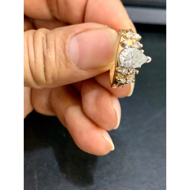 Contemporary 1.0 Carat Pear Shape Center Diamond Engagement 14 Karat Yellow Gold Ring For Sale - Image 3 of 18