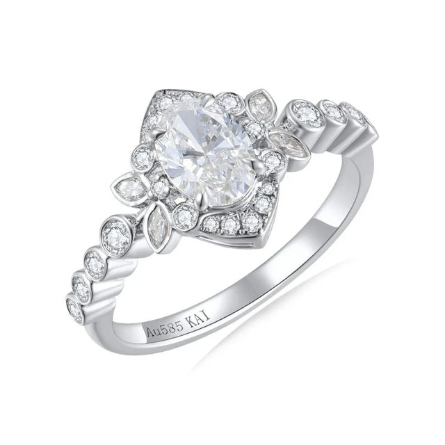 Metal Kai Oliveleaf Halo 2.4ctw Oval Lab Grown Diamond Ring in 14k Gold (All Sizes Available) For Sale - Image 7 of 10