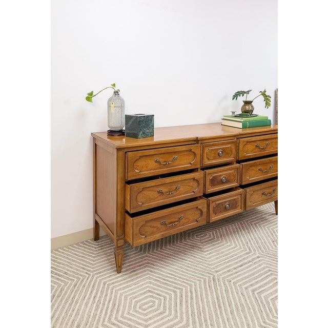 Vintage Thomasville 9-Drawer Dresser Transitional Wood Chest MCM Ornate Long Boy For Sale - Image 13 of 15