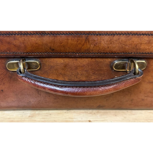 Edwardian English Leather & Brass Suitcase by Army & Navy CSL London Circa 1910 For Sale - Image 10 of 18