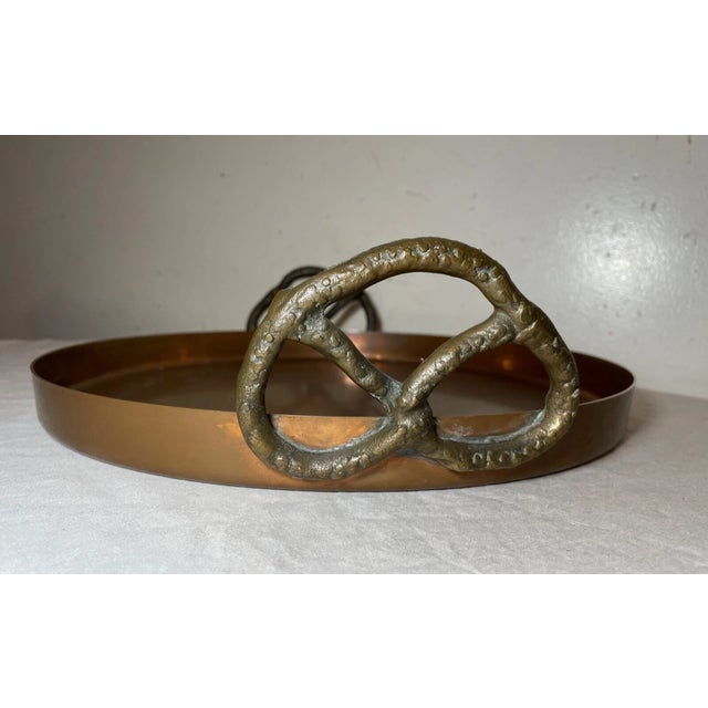 Vintage Thick Copper Brass Pretzel Handle Circular Centerpiece Serving Platter For Sale In New York - Image 6 of 11