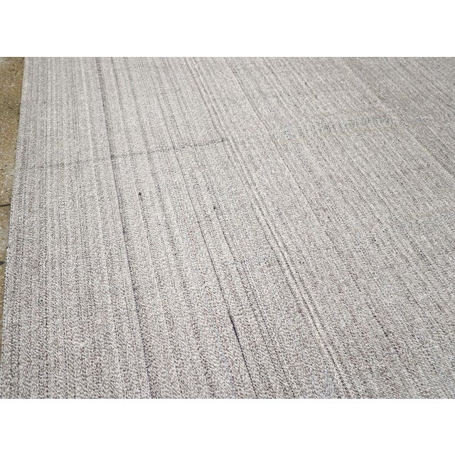 Mid-Century Modern Galerie Shabab Collection Mid-20th Century Vintage Turkish Flatweave Kilim Room Size Carpet For Sale - Image 3 of 8