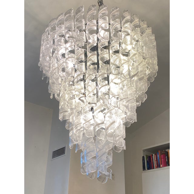 Mid-Century Modern Transparent and White “Ricci” Murano Glass Chandelier For Sale - Image 3 of 10