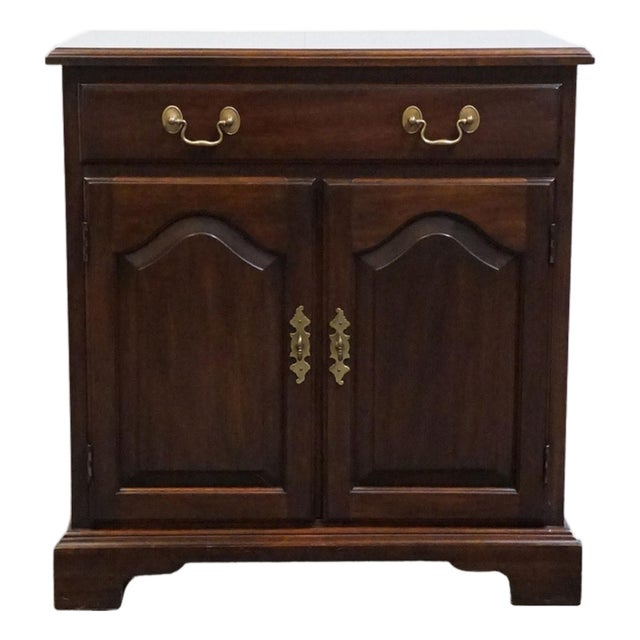 Henkel Harris Virginia Galleries Solid Mahogany Traditional Style 24" Cabinet Nightstand For Sale