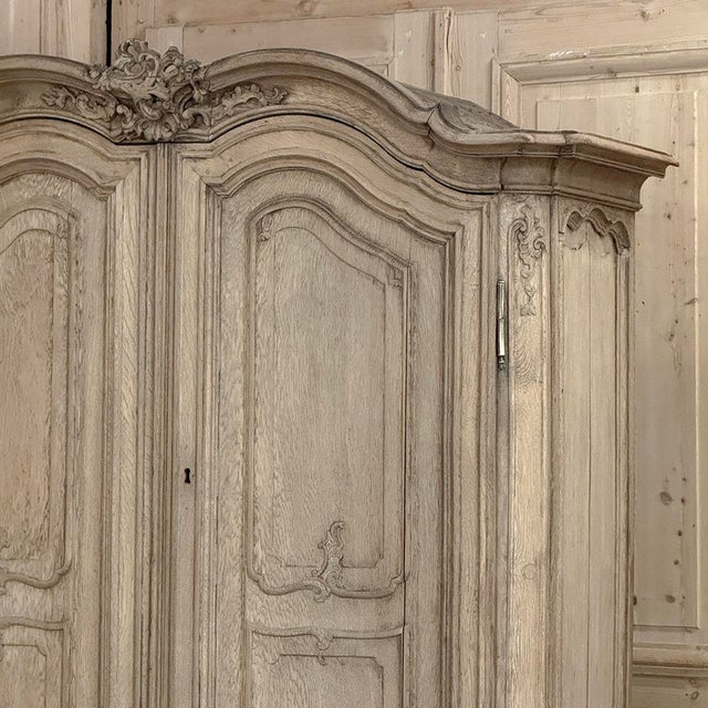 Wood 18th Century Liégeois Régence Period Stripped Oak Linen Press For Sale - Image 7 of 18