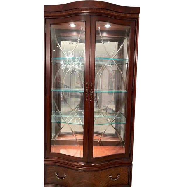 Brown 1990s Thomasville Mahogany Bogart Serpentine Curio Cabinet Hutch Shelf Breakfront For Sale - Image 8 of 18