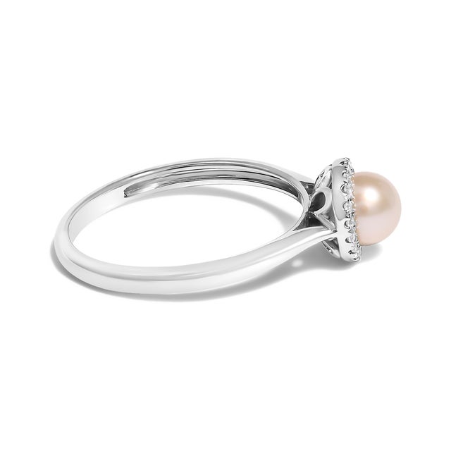 Discover the epitome of elegance with this exquisite ring, masterfully crafted from rhodium-plated 10K white gold. At its...