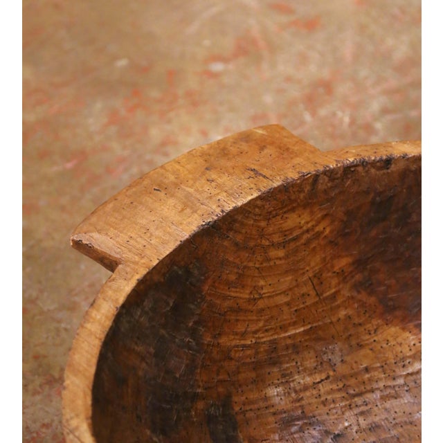 19th Century French Elm Dough Bowl With Hand-Carved Handle For Sale - Image 4 of 8