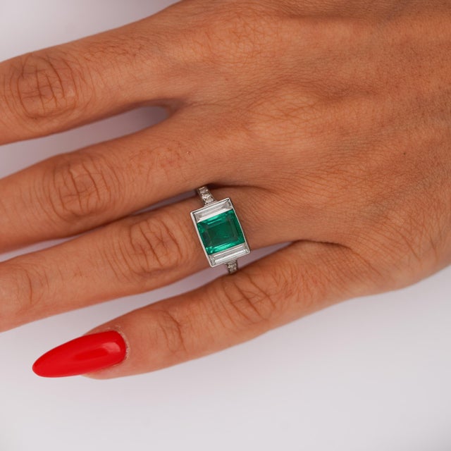Art Deco 1.58 Carat No Oil Colombian Emerald & Diamond 3 Stone Platinum Ring For Sale In Miami - Image 6 of 15
