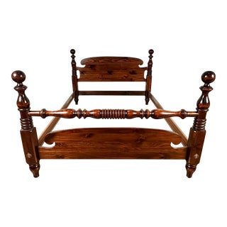1970s Ethan Allen Antiqued Pine Cannonball Bed Queen Model #12-56005 - 212 Old Tavern For Sale
