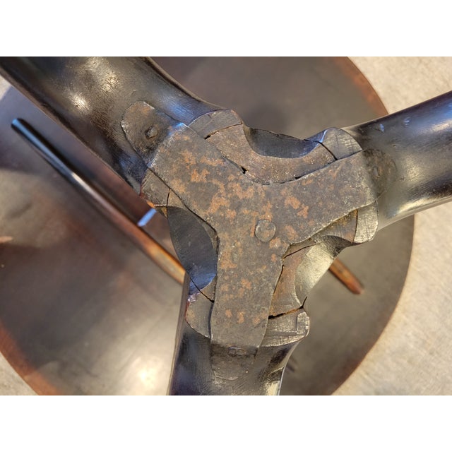 1770s English Georgian Tilt Top Round Pedestal Table For Sale - Image 16 of 16