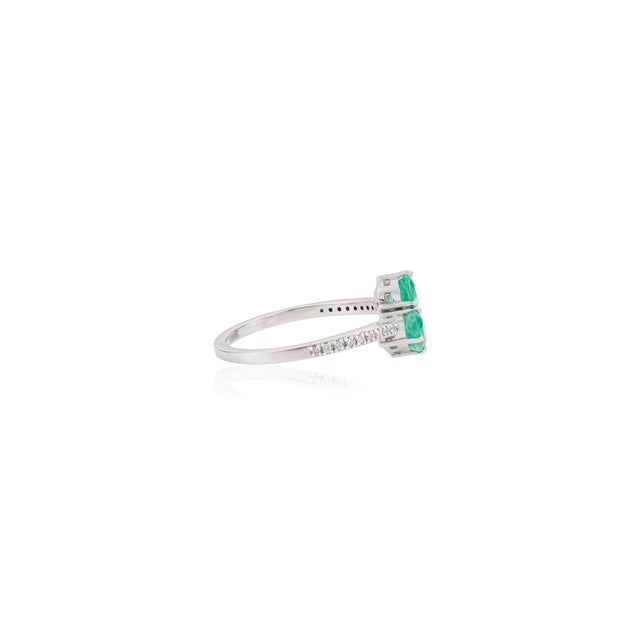 Metal Toi Et Moi 1ct Oval Emerald & Diamond Bypass Ring in 14k White Gold Size 7 For Sale - Image 7 of 16