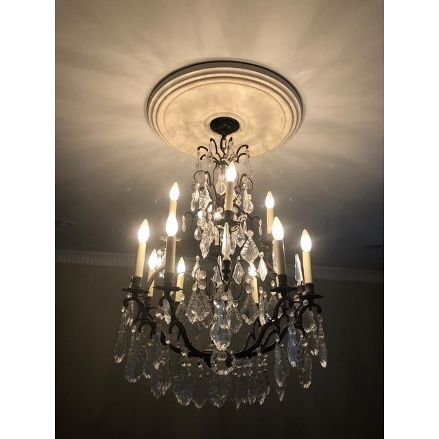 Vaughan contemporary crystal chandelier in brand new condition.