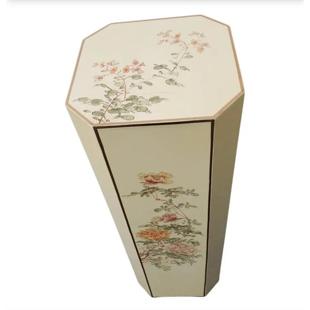 Modern Oriental Style Lacquered Painted Pedestal Stand Flower Stand For Sale - Image 3 of 8