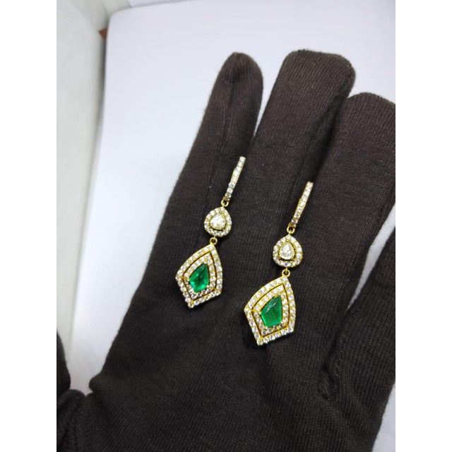 2020s New 18k Gold Diamond and Emerald Stud Earrings, 2.06ct Total Weight For Sale - Image 5 of 8