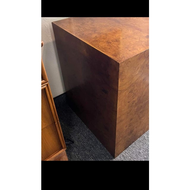 Milo Baughman Mid-Century Modern Burl Veneer Cube End Table/Pedestal For Sale - Image 4 of 5