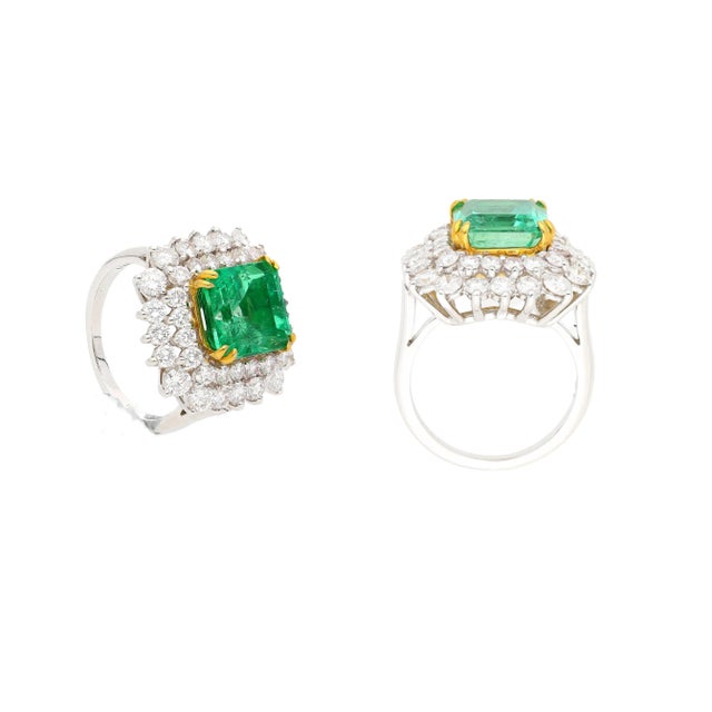 Contemporary 4.30 Carat Insignificant Oil Colombian Emerald in Diamond Cluster Ring, Size 6 For Sale - Image 3 of 6