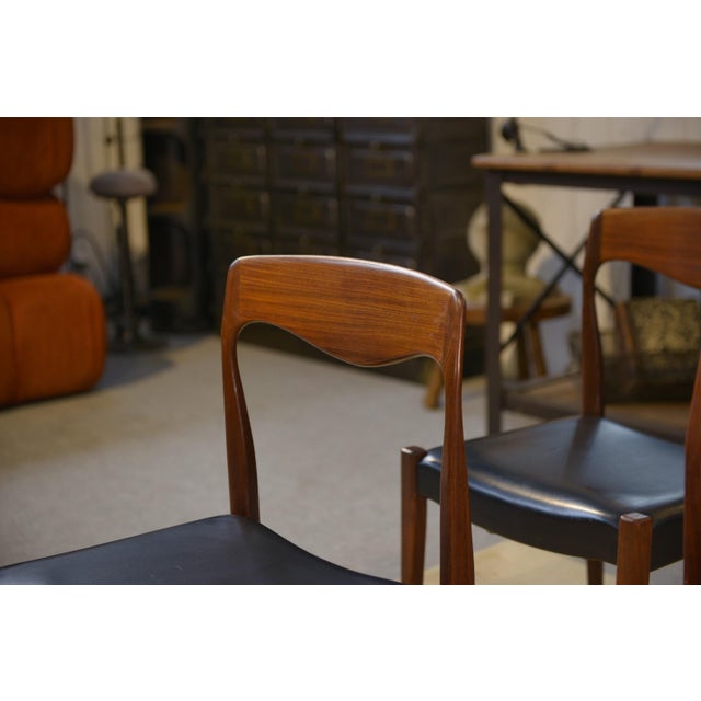 A gently curved, slender backrest, typical of Nordic design: understated, ergonomic, and elegant. Slender, slightly...
