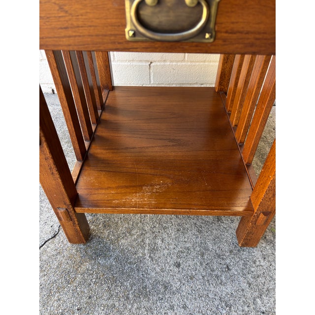 Late 20th Century Late 20th Century Leick Home Oak Craftsman Mission Style Accent End Table With Drawer For Sale - Image 5 of 7