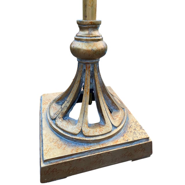 Wood Vintage Neoclassical Giltwood Table Lamp, With Sculptural Square Base For Sale - Image 7 of 10