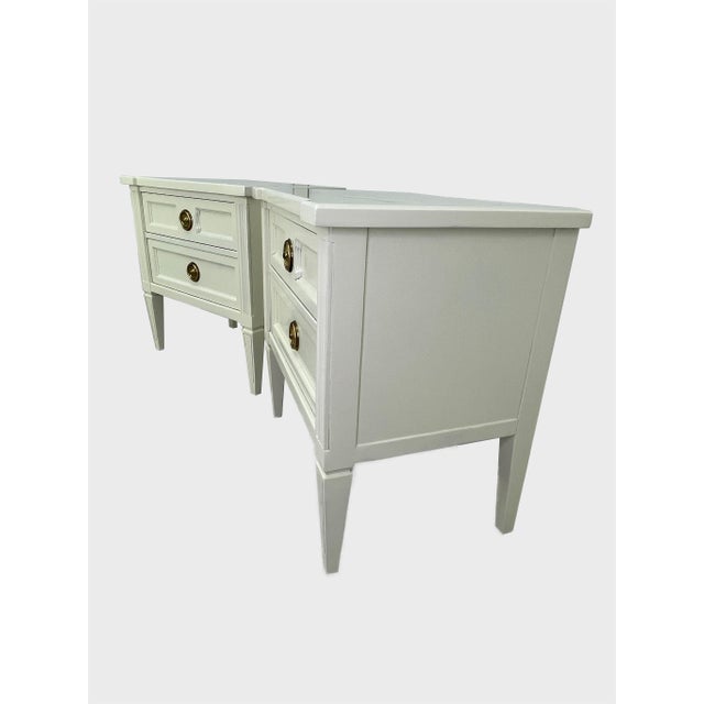 Pair of American of Martinsville Transitional Nightstands in Off-White Lacquer With Brass Hardware, C. 1970s For Sale In Los Angeles - Image 6 of 12