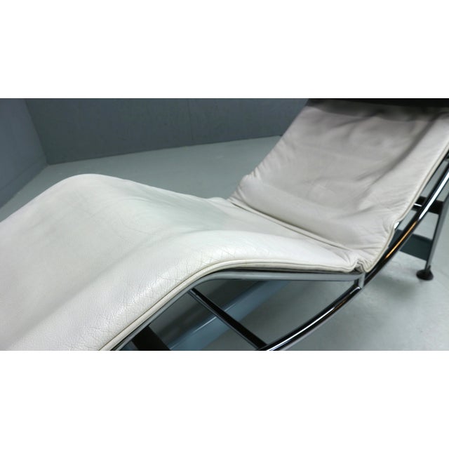 Metal White Leather LC4 Chaise Longue by Le Corbusier for Cassina, 1960s For Sale - Image 7 of 18