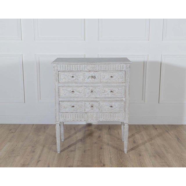 A refined French chest of drawers from the early 20th century, this elegant piece exemplifies the timeless craftsmanship...