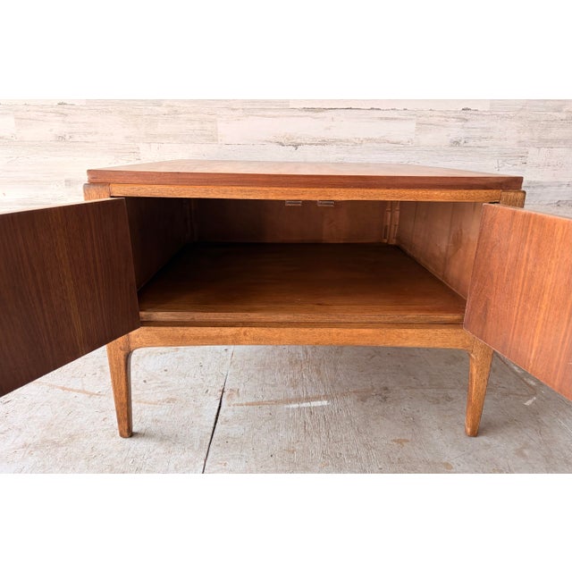 Mid-Century Modern Vintage Lane Coffee/Side Table For Sale - Image 3 of 7