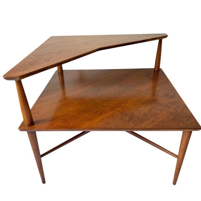 A beautiful, authentic mid-century modern tiered boomerang corner end table manufactured by the prestigious Heritage...
