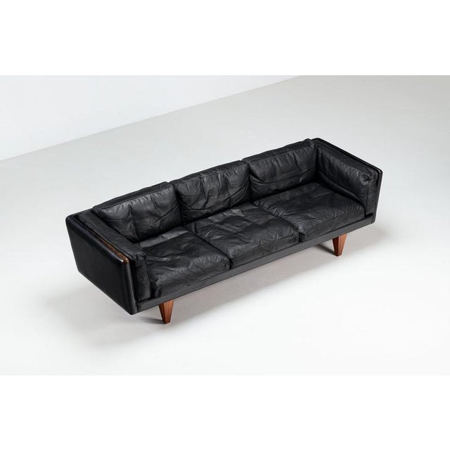 Black Model V11 Sofa in Black Leather by Illum Wikkelsø for Holger Christiansen, Denmark, 1960s For Sale - Image 8 of 18